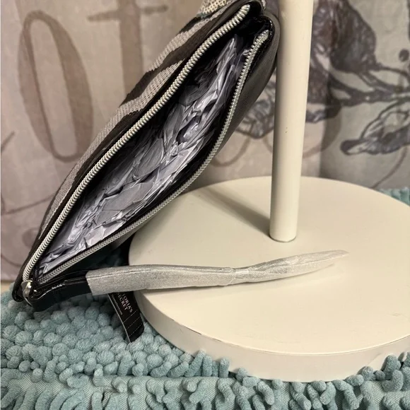 NWT Victorias Secret make up bag or clutch - Picture 3 of 5